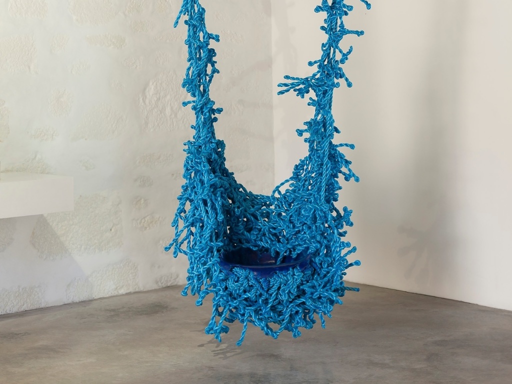 Peça da instalação "Meltdown", assinada por Tom Price, exposta no jardim do Museu da Casa Brasileira de 26 de agosto a 9 de setembro de 2012 - Divulgação