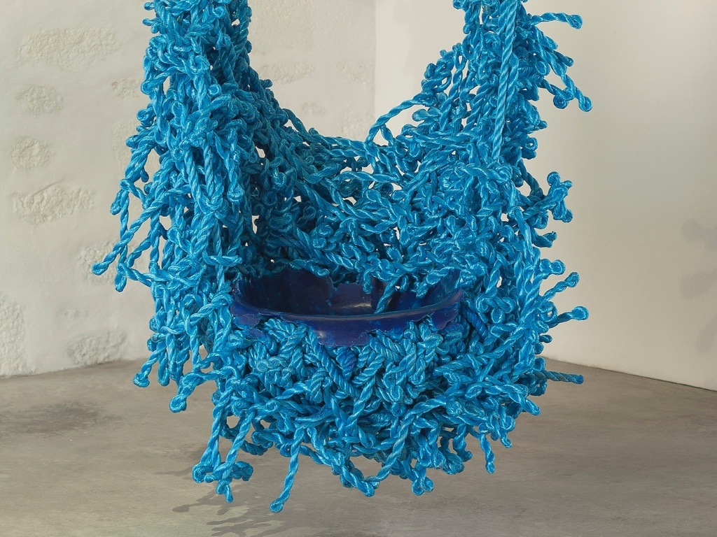 Peça da instalação "Meltdown", assinada por Tom Price, exposta no jardim do Museu da Casa Brasileira de 26 de agosto a 9 de setembro de 2012 - Divulgação