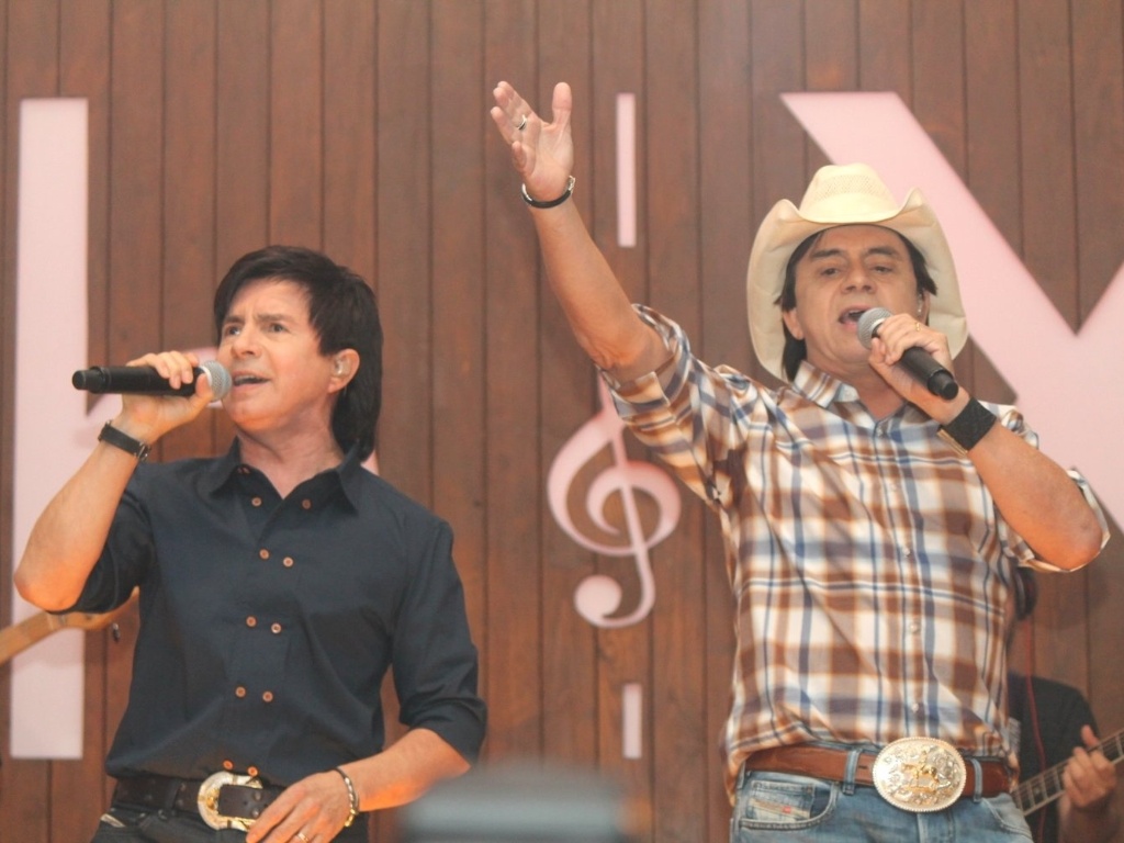 Durante sua carreira de mais de 40 anos, Chitãozinho & Xororó lançaram 34 álbuns inéditos e 6 DVDs (23/8/12) - Milene Carvalho / AgNews