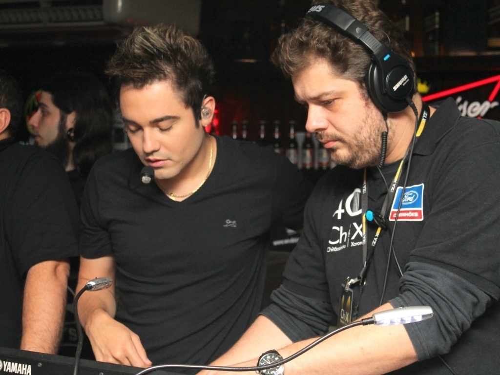 Fernando (à esquerda), da dupla Fernando e Sorocaba, cuida da produção do CD e destaca arranjos "mais pesados" no novo CD (23/8/12) - Milene Carvalho / AgNews