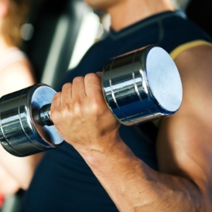 A testosterona ajuda a aumentar a massa muscular, reduzir a gordura corporal e aumentar a libido - Shutterstock