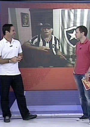 Tiago Leifert e Caio Ribeiro comentam episódio do "amigo internauta" botafoguense durante o Globo Esporte desta quinta-feira (23/08/2012) - Reprodução