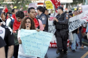 Após estupro de aluna, estudantes da Uerj reclamam de veto a