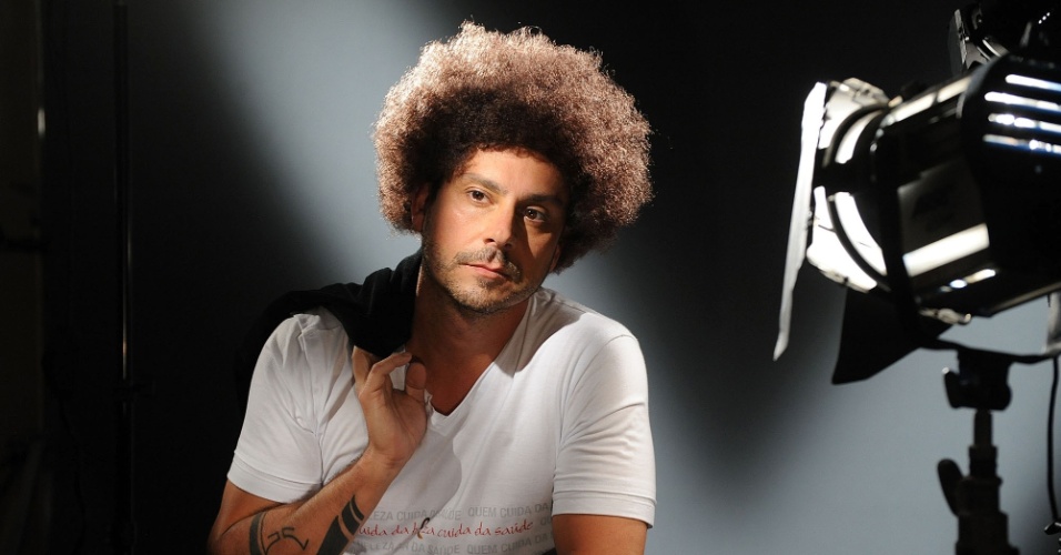 Alexandre Nero posa para o calendário Cabeleireiros Contra Aids 2013. O cabelo do ator é assinado pelo cabeleireiro John Miyata (24/8/2012)