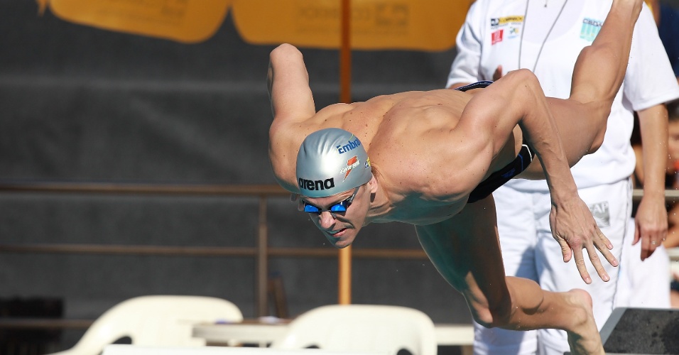 Cesar Cielo mergulha para nadar as eliminatórias dos 50 m borboleta no Troféu José Finkel (24/08/2012)