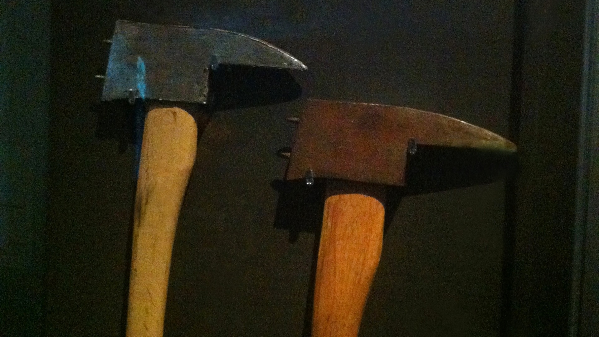 Ferramentas usadas por Jack Nicholson no filme "O Iluminado" em exposição do cineasta Stanley Kubrick em Amsterdã (24/08/2012) - James Cimino/UOL