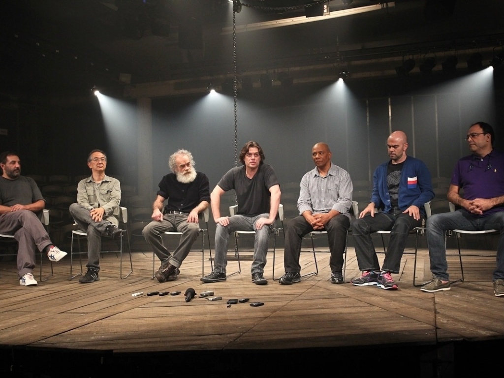 Na imagem, foto da equipe do espetáculo "O Expresso do Pôr do Sol", que tem os atores Cacá Amaral e Guilherme Sant'anna, Caetano Vilela na iluminação, Eduardo Queiroz na trilha sonora, Fábio Namatame na direção de arte e figurino e dramaturgia de Maria Adelaide Amaral - Manuela Scarpa/ Foto Rio News