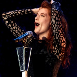 Florence Welch  com sua banda Florence and the Machine no segundo dia do Reading Festival, na Inglaterra (25/8/2012) - Getty Images