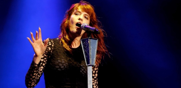 A cantora Florence Welch se apresenta com sua banda Florence and the Machine no segundo dia do Reading Festival, na Inglaterra (25/8/2012) - Getty Images