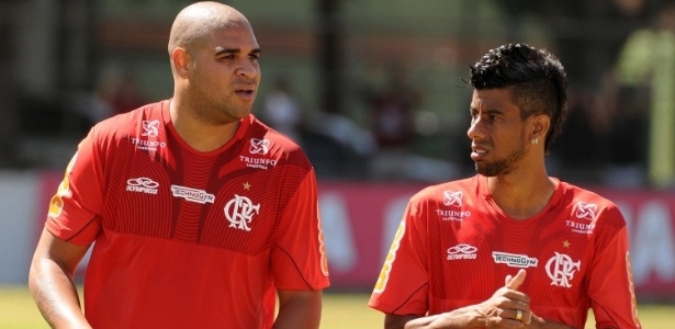 Ao lado de Leonardo Moura, Adriano participa de treinamento do Flamengo na Gávea - Alexandre Vidal/Fla Imagem