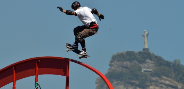 Com o Cristo Redentor ao fundo, Bob Burnquist compete na Megarampa