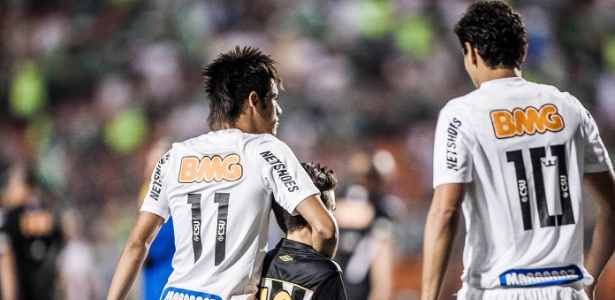 Hoje é aniversário do melhor goleiro do Brasil', enaltece Santos