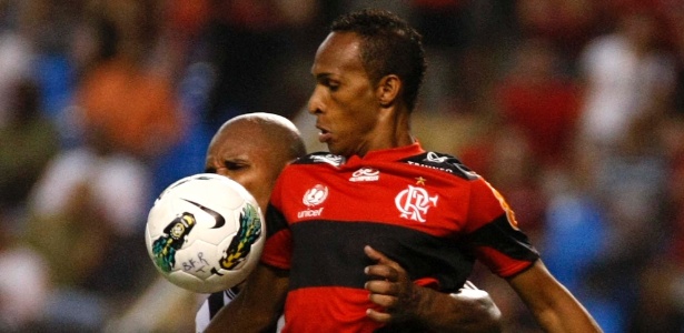 Atacante Liedson terá sua primeira chance como titular desde que voltou ao Flamengo - Marcelo de Jesus/UOL