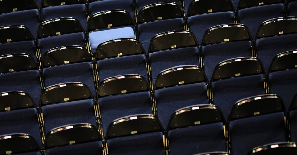 27.ago.2012 - Cadeiras vazias no local onde seria realizada convenção do Partido Republicano, em Tampa, nos Estados Unidos. A convenção mudou sua programação com a possível chegada da tempestade Isaac, que poderia impedir a chegada do candidato  Mitt Romney ao local