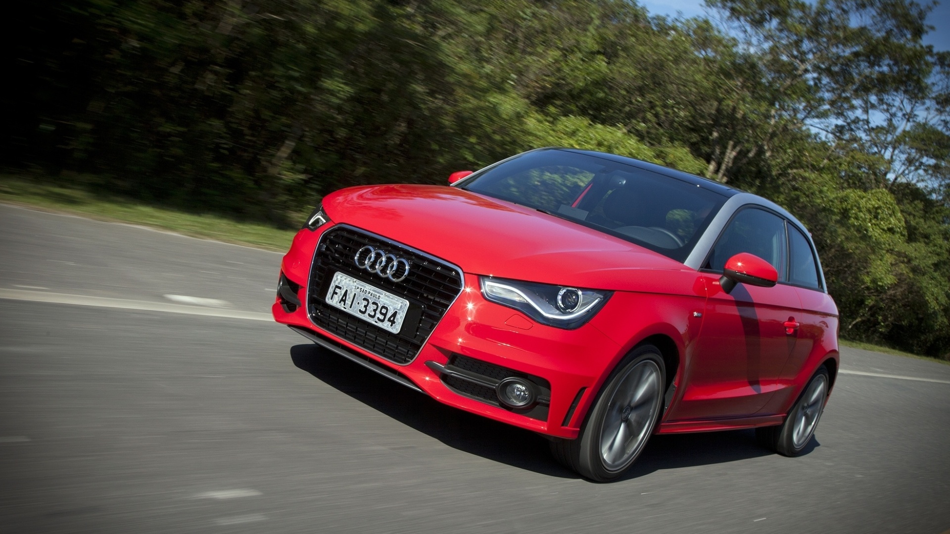 Audi A1 Sport, com turbo e compressor, é 1.4 de 185 cavalos de potência e 25 kgfm de torque - Divulgação