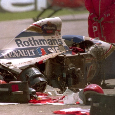 Carro de Ayrton Senna ficou destruído após acidente que vitimou o brasileiro