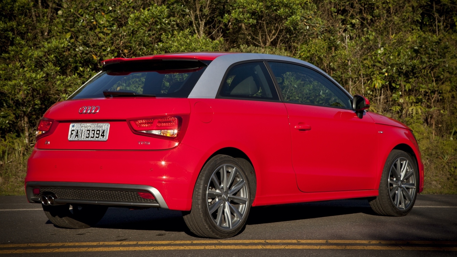 Compacto manteve o tamanho da versão civil: 3,95 m de comprimento por 1,74 m de largura - Divulgação