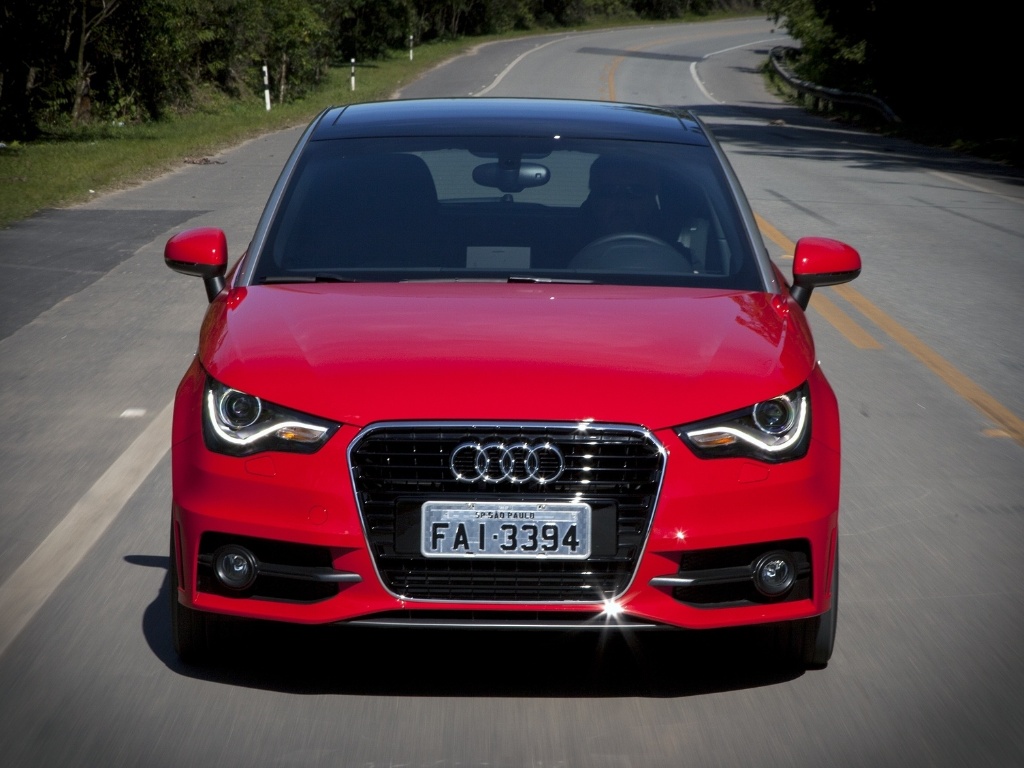 Dianteira ganhou para-choque mais agressivo com tomadas de ar para resfriar os freios - Divulgação