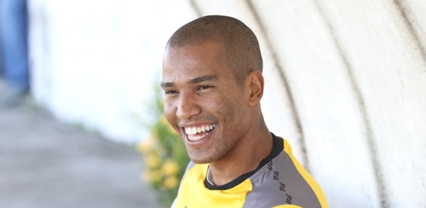O volante João Marcos é um dos jogadores mais antigos do grupo do Ceará - Site oficial do Ceará