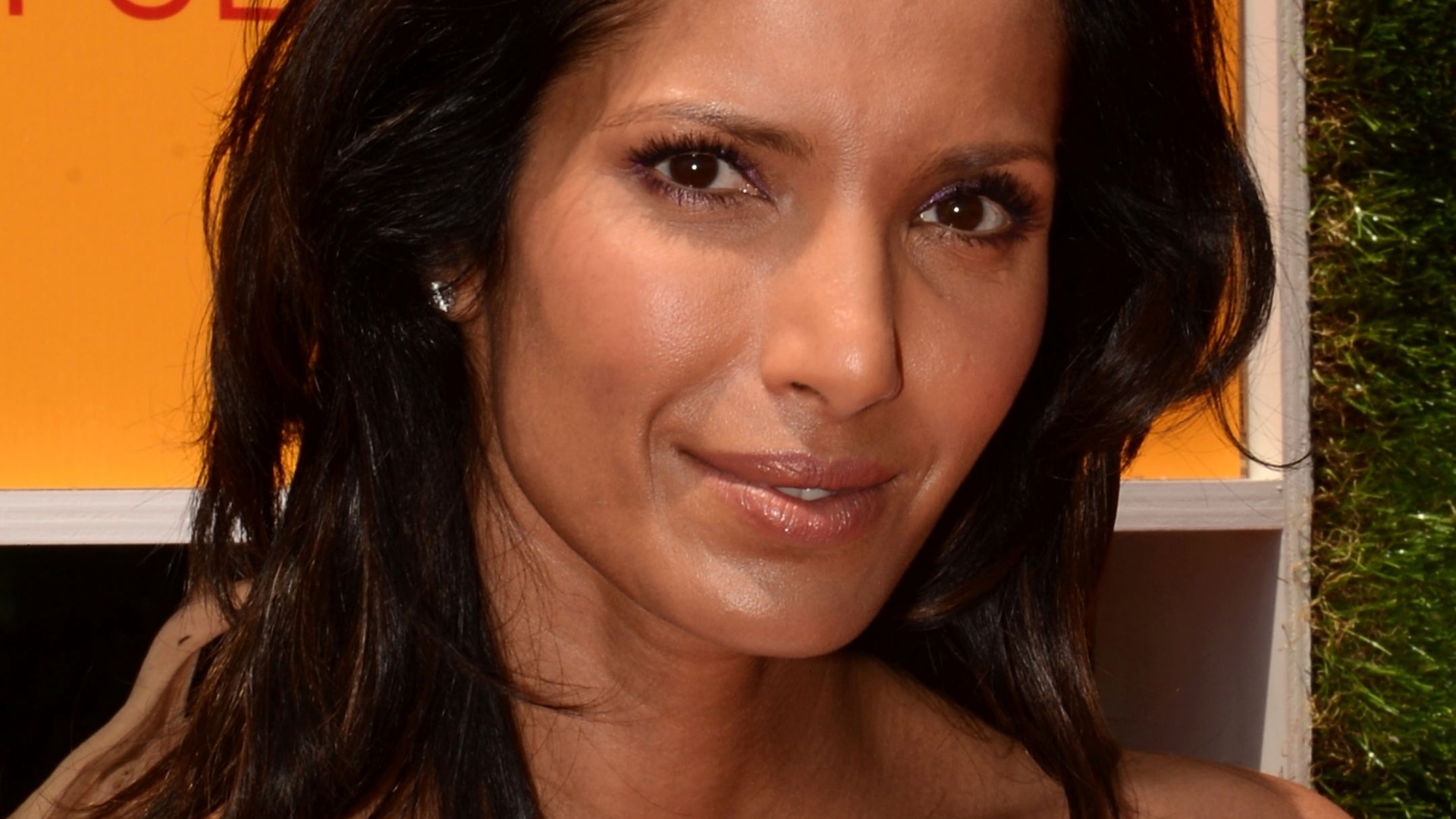 Looks inspiradores - morenas/bronzeadas - Padma Lakshmi - Getty Images