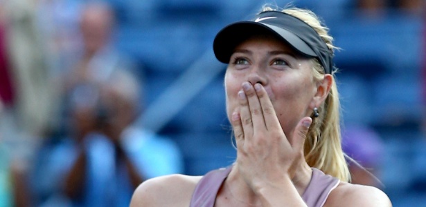Sharapova comemora vitória sobre Melinda Czink na estreia no Aberto dos EUA - Al Bello/Getty Images