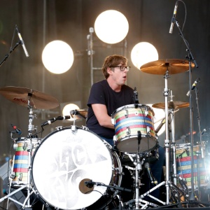 Patrick Carney durante apresentação da banda The Black Keys no terceiro dia do Reading Festival, na Inglaterra (26/8/2012) - Getty Images