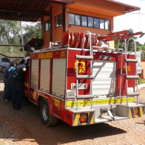 Bombeiros participaram dos trabalhos no condomínio Residencial Turmalina, em Esmeraldas (MG) - Rayder Bragon/UOL