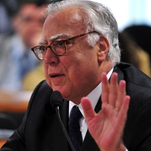 Deputado Miro Teixeira (PDT-RJ) durante sessão na CPI do Cachoeira em 2012 - Agência Câmara