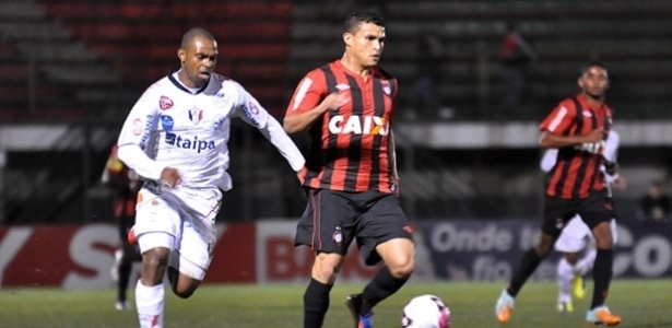 Joinville e Atlético-PR empataram por 1 a 1, em Paranaguá, pela Série B - site oficial do Atlético-PR
