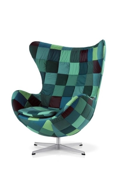 Ego "Fliess". A poltrona de Arne Jacobsen faz 50 anos e ganhou customização do artista dinamarquês Tal R. Os exemplares serão expostos no MuBE (Museu Brasileiro da Escultura) de 31 agosto a 23 de setembro de 2012, em São Paulo - Divulgação