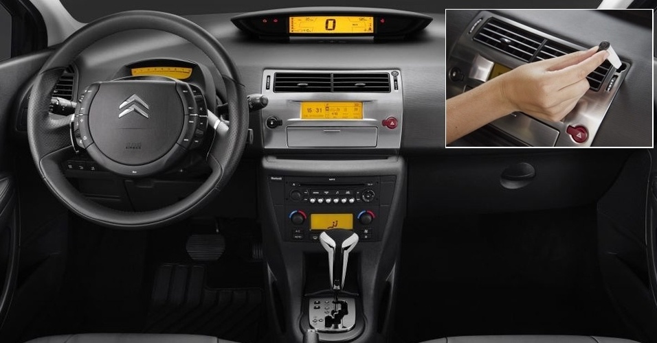 Marcas como a Citroën dão importância já há algum tempo para o conforto energizante: cabine do médio C4 de primeira geração (à venda no Brasil) conta com perfumador e materiais agradáveis ao toque - Divulgação