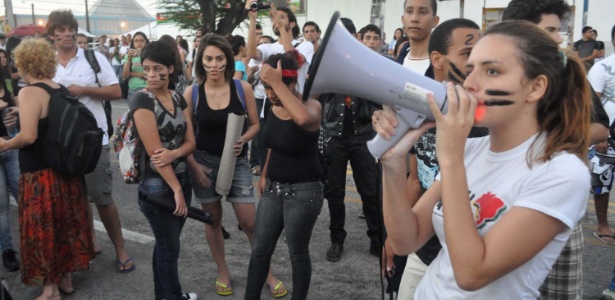 Estudantes protestam em Natal: férias de um mês durante a Copa do Mundo (foto 29.ago.2012)