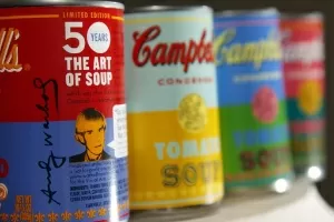 A sopa Campbells, lata de sopa que inspirou a obra do artista Andy Warhol vai ser vendida ao público com impressões especiais para comemorar - Photo/Mel Evans
