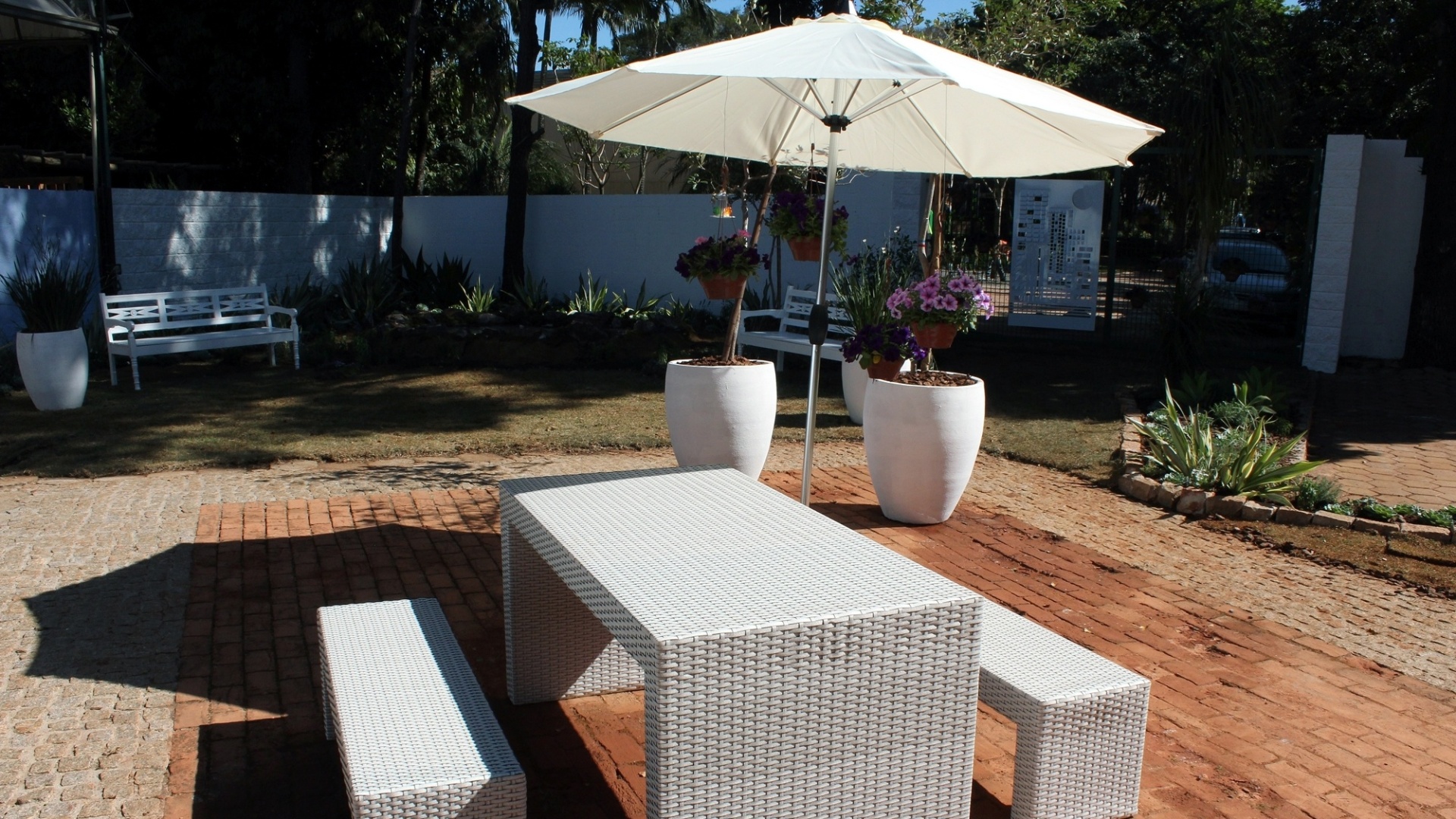 Jardim das Esculturas assinado por Rose Anna Guarany. A 31ª Expoflora fica aberta à vistação de 30 de agosto a 23 de setembro de 2012, de quinta-feira a domingo, sempre das das 9h às 19h. Mais informações: (19) 3802-1499 ou contato@expoflora.com.br - Humberto de Castro/ Divulgação