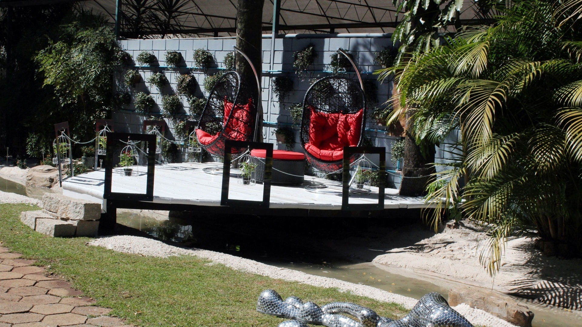 Jardim das Sombreias em Festa criado por Marcia Nassralla, Paulo Oliveira e Marco A. Frossard. A 31ª Expoflora fica aberta à vistação de 30 de agosto a 23 de setembro de 2012, de quinta-feira a domingo, sempre das das 9h às 19h. Mais informações: (19) 3802-1499 ou contato@expoflora.com.br - Humberto de Castro/ Divulgação