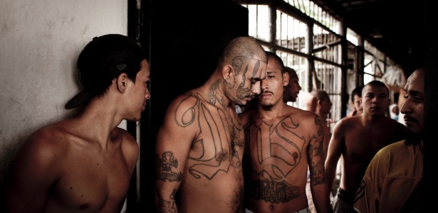 Líderes da gangue Mara Salvatrucha na prisão de Ciudad Barrios, em El Salvador - Tomas Munita / The New York Times