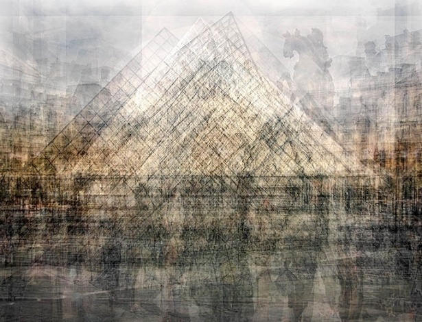 Para criar seus trabalhos, Ventosa sobrepõe diversas fotografias do mesmo objeto, capturadas em 360 graus, como a pirâmide do Louvre, em Paris - Pep Ventosa
