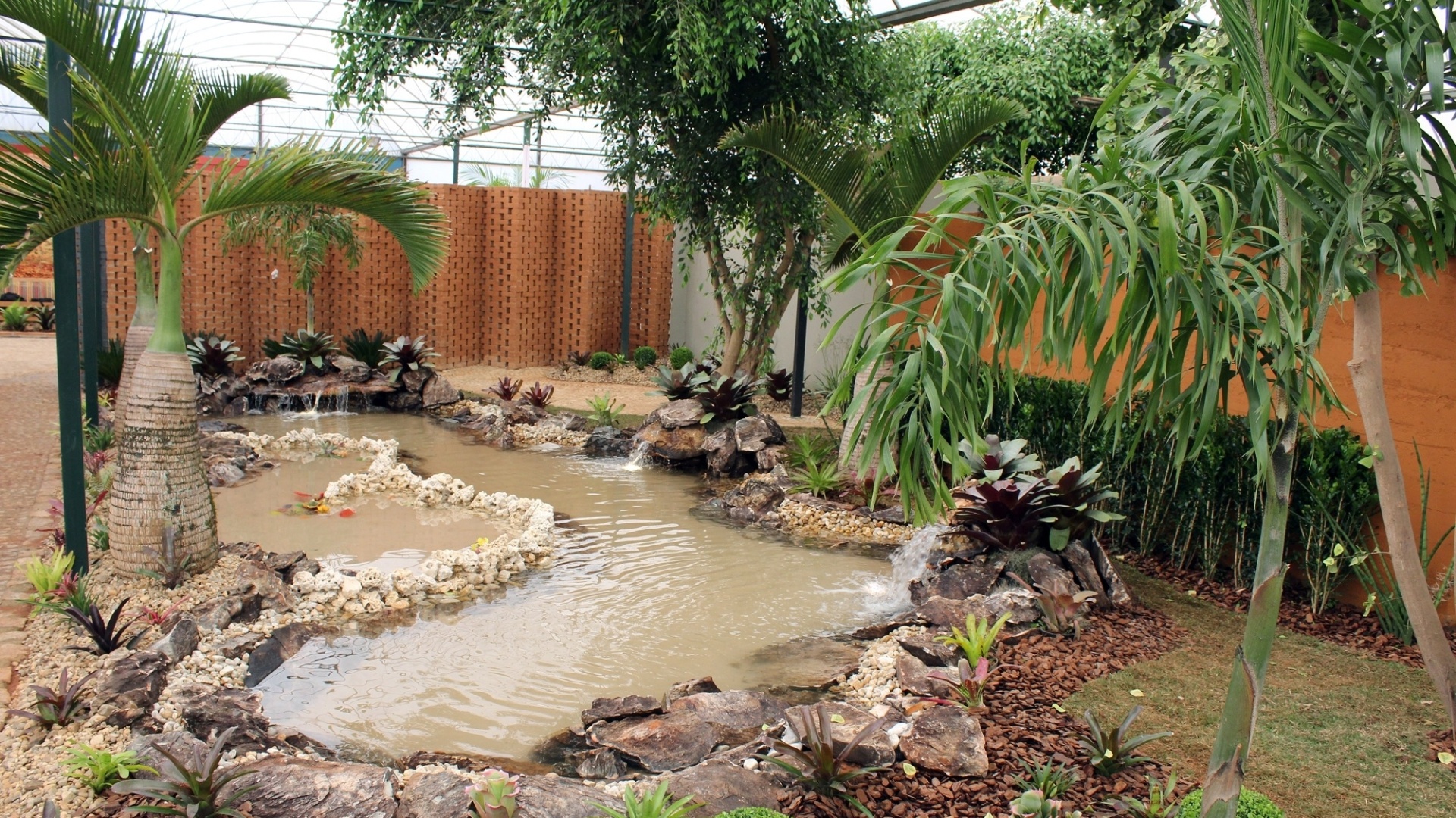 Paraíso Ecológico desenhado por Paulo Y. Kai, Rogério L. de Oliveira e Nivaldo Dellagostini. A 31ª Expoflora fica aberta à vistação de 30 de agosto a 23 de setembro de 2012, de quinta-feira a domingo, sempre das das 9h às 19h. Mais informações: (19) 3802-1499 ou contato@expoflora.com.br - Humberto de Castro/ Divulgação