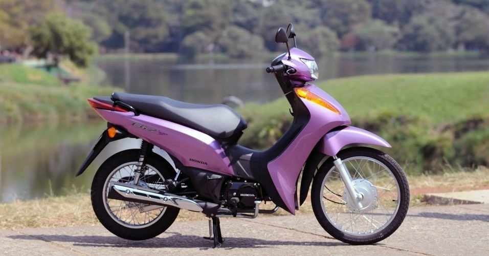 A cor rosa metálico está disponível apenas na versão ES - M. Maranhão/Infomoto