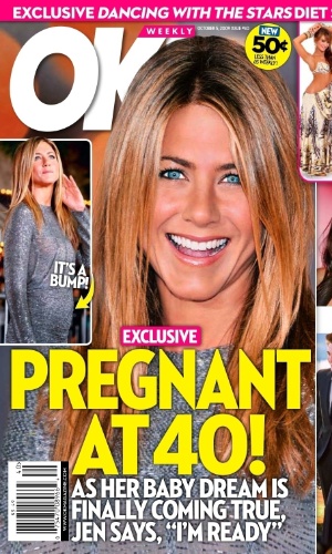A manchete da "OK!" anuncia a gravidez da atriz, mas as letras miúdas alertam: Jennifer Aniston está grávida aos 40, em sua imaginação