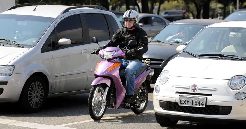 Alimentada por carburador, a Biz 100 faz mais de 40 km/litro - M. Maranhão/Infomoto