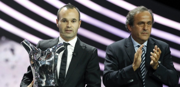 Iniesta foi eleito pelos jornalistas o melhor jogador da Europa na temporada 2011/12 - Sebastien Nogier/EFE