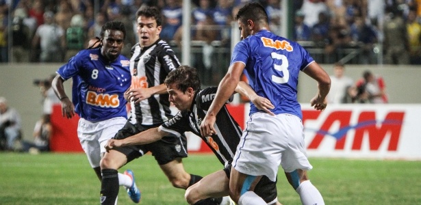Cruzeiro e Atlético no 1º turno teve 3 expulsões: Bernard (f), Pierre e Leandro Guerreiro - Bruno Cantini/site oficial do Atlético-MG