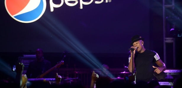 O rapper Ne-Yo participa de homenagem a Michael Jackson em apresentação nos Estados Unidos (29/8/12) - Michael Loccisano/Getty Images