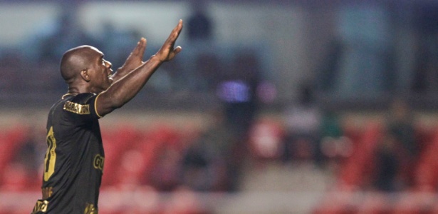 Seedorf marcou três gols em um jogo pela primeira vez na carreira - Fernando Donasci/UOL