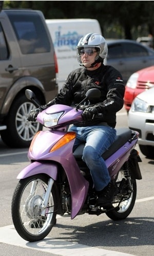Veículo de características urbanas, a CUB da Honda se desloca bem nos corredores - M. Maranhão/Infomoto