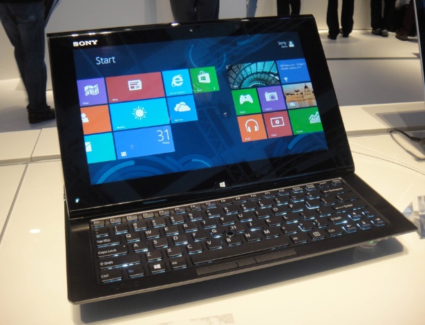 O Vaio Duo 11, da Sony, é um "tabletbook" (notebook com tablet) que traz sistema operacional Windows 8 - Ana Ikeda/UOL