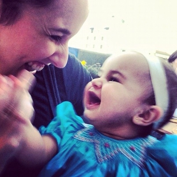 Para comemorar os  oito meses da filha, Mariana Belém divulga foto no Twitter (31/8/2012)