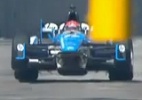 Blog: Em plena reta, carro da Indy tira as rodas da pista e voa em treino livre; assista 