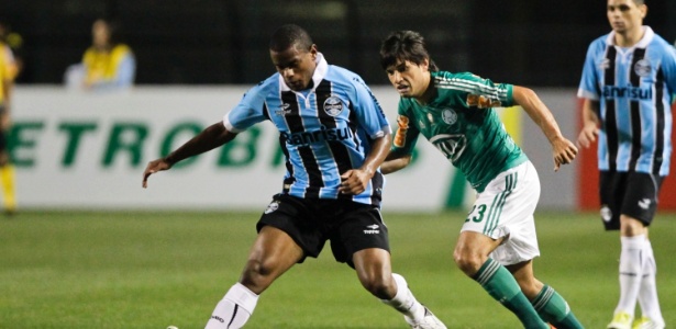 Tiago Real também foi muito efetivo na marcação do Palmeiras no meio-campo - Fernando Donasci/UOL